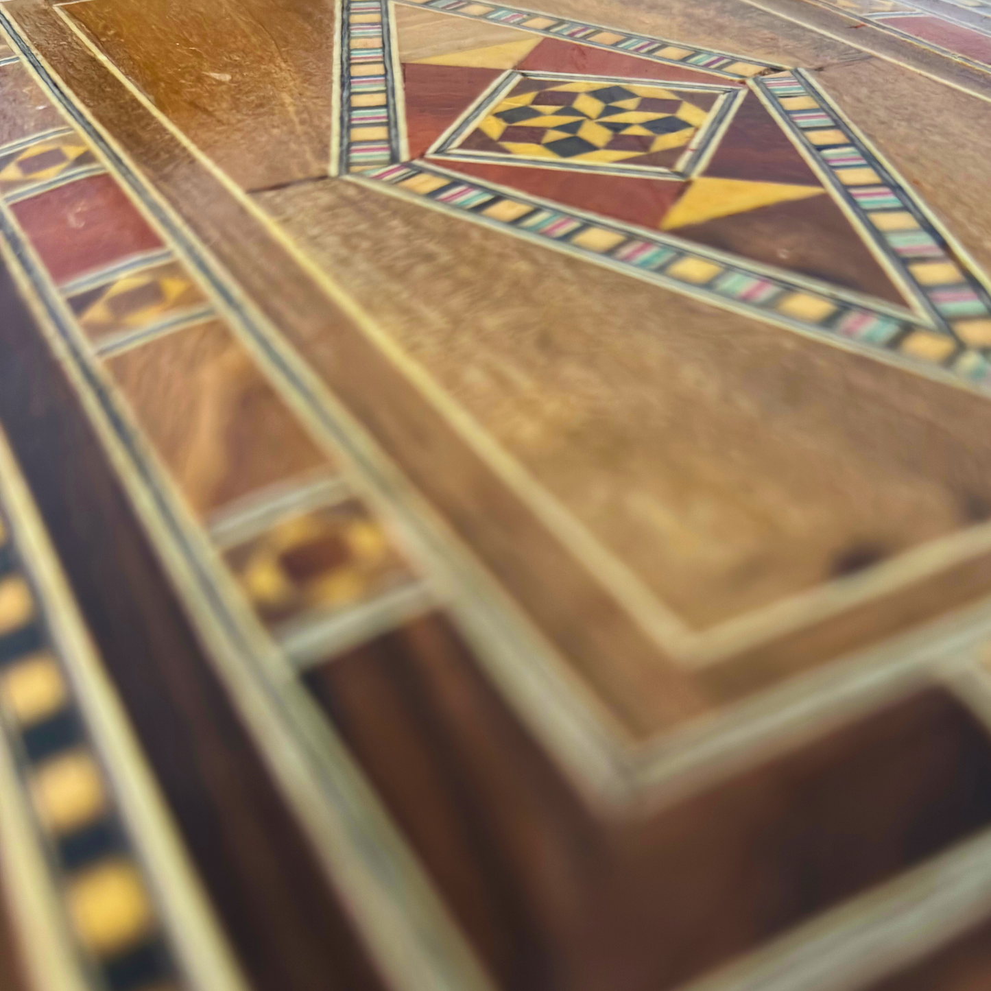 Elegante caixa de joias damascena retangular – Feita à mão em madeira de faia, eucalipto e limoeiro
