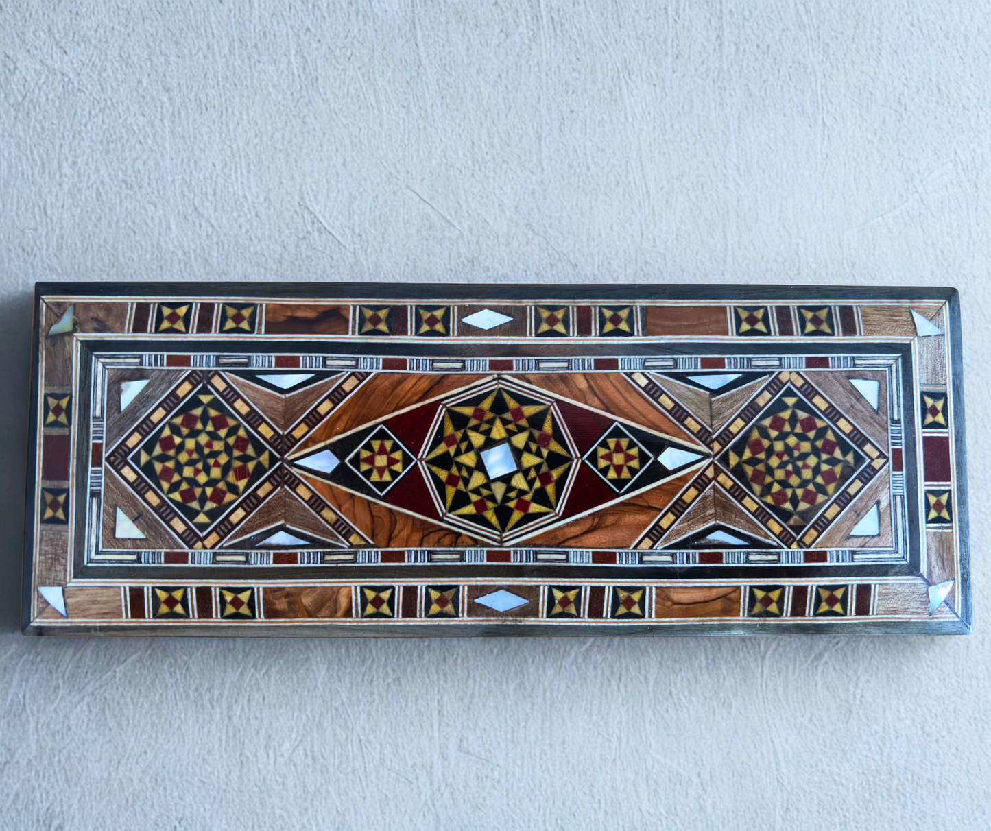 Langwerpige handgemaakte Damascene mozaïekdoos voor pennen en sieraden, parelmoer ingelegd, Syrisch oosters vakmanschap