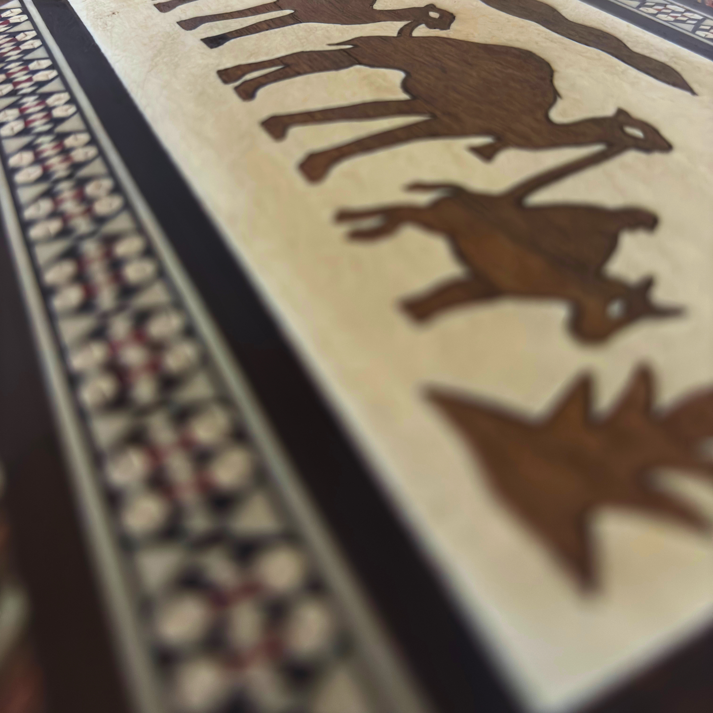 Vintage Deve Mozaik Takı Kutusu – 1970 El Yapımı Damask Sanatı, Sedef Kakmalı