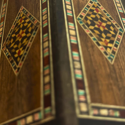 Porte-Stylos Damasquiné en Bois par Gaby Al Dayeh – Bois Naturels & Élégance Artisanale