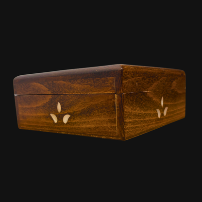 Handgefertigte Luxusbox aus Damaskus – Perlmutt & Samteleganz