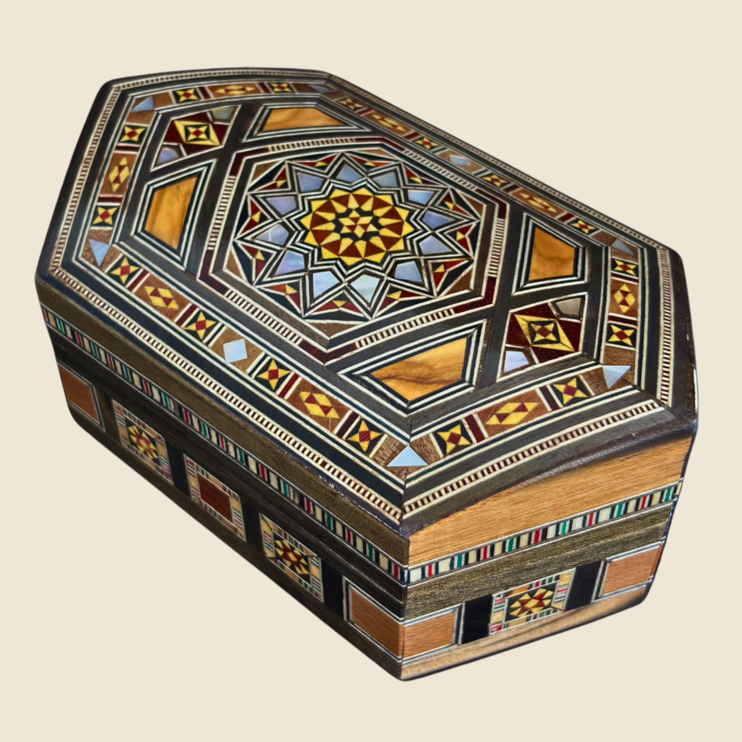 Handgefertigte Mosaik-Schatulle aus Damaskus – Perlmutt & Samt